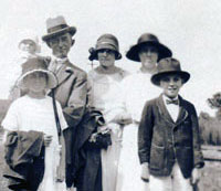Edward and Easter Streeter, Reuben and sister Florence, and
younger brother William. Also Clarice Speechley.